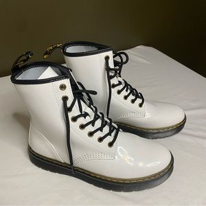 DR.MARTENS WOMENS ZAVALA COMBAT BOOT - WHITE SIZE 8